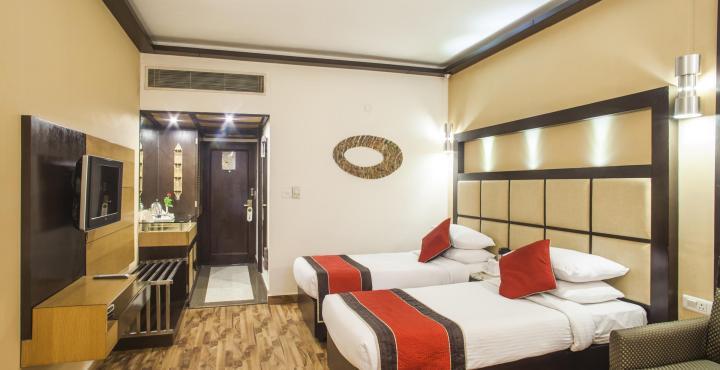 Hotel Maharaja Regency Лудхиана Экстерьер фото