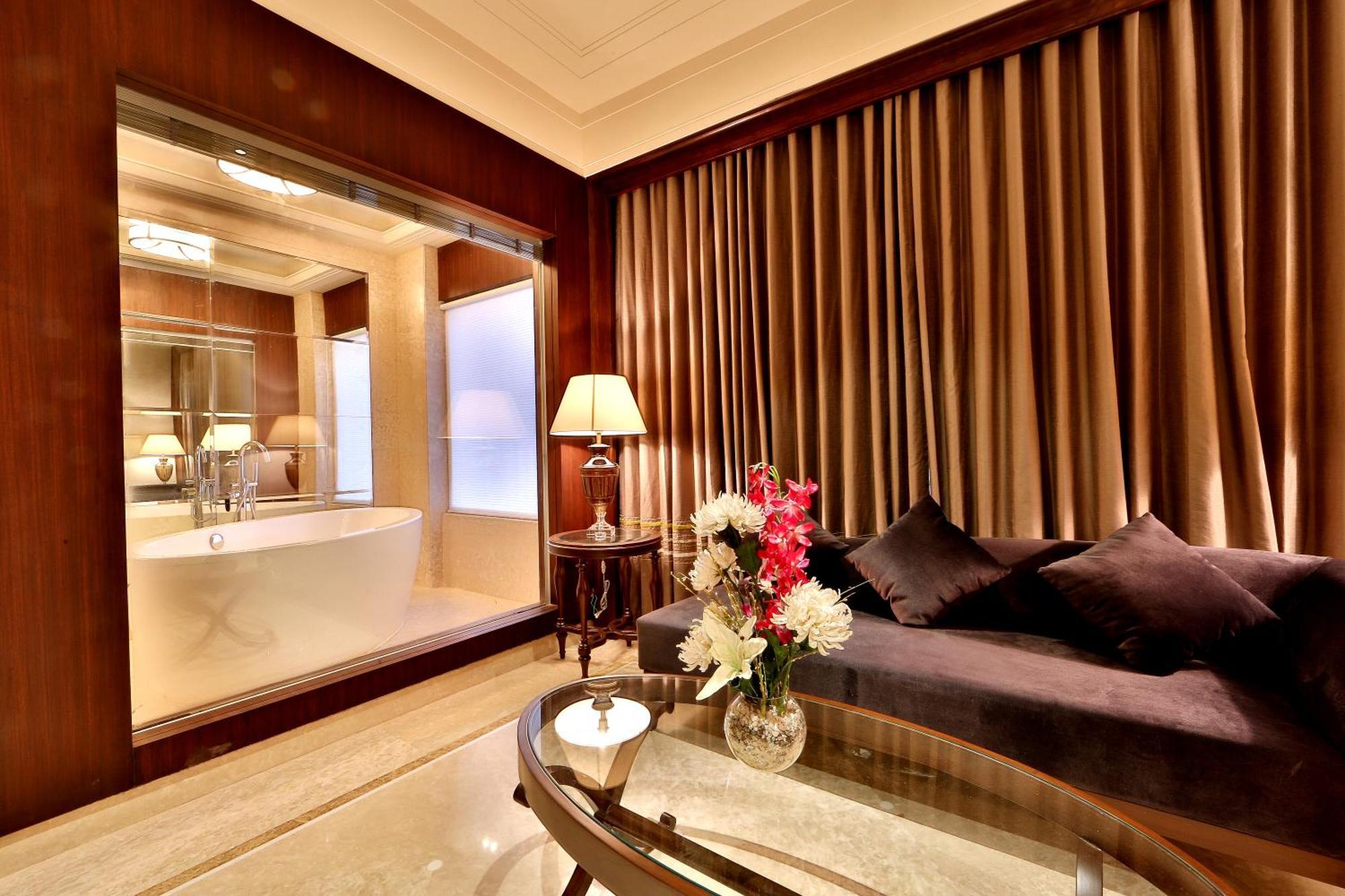 Hotel Maharaja Regency Лудхиана Экстерьер фото