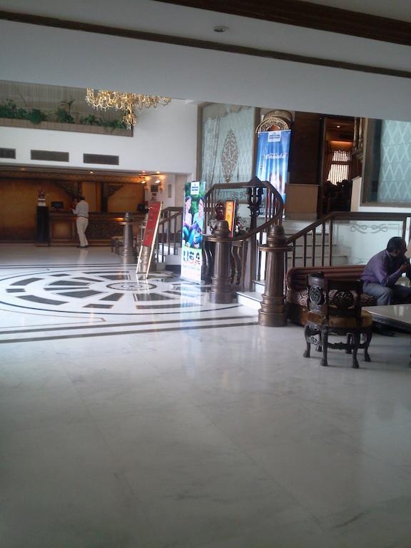 Hotel Maharaja Regency Лудхиана Экстерьер фото