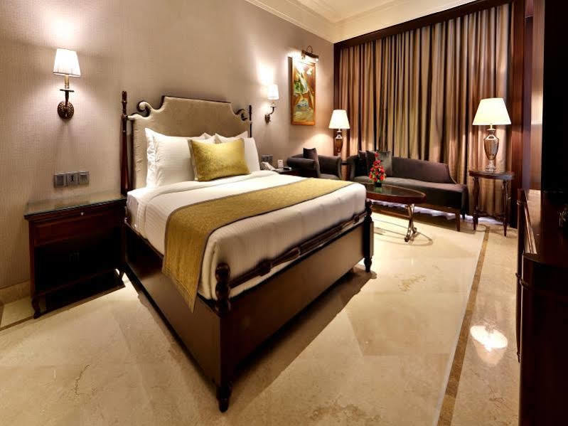 Hotel Maharaja Regency Лудхиана Экстерьер фото